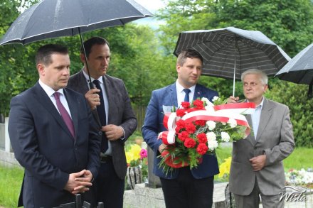 Uroczystość złożenia kwiatów na grobie Bogumiła Hoffa